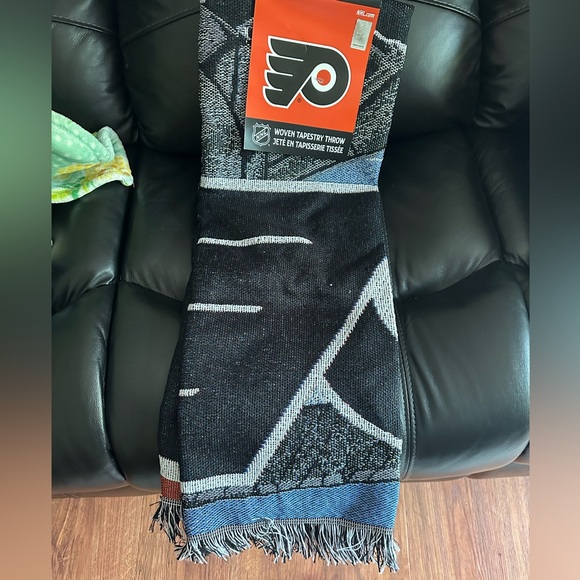 🏒 Philadelphia Flyers Tapestry Blanket - Picture 1 of 3
